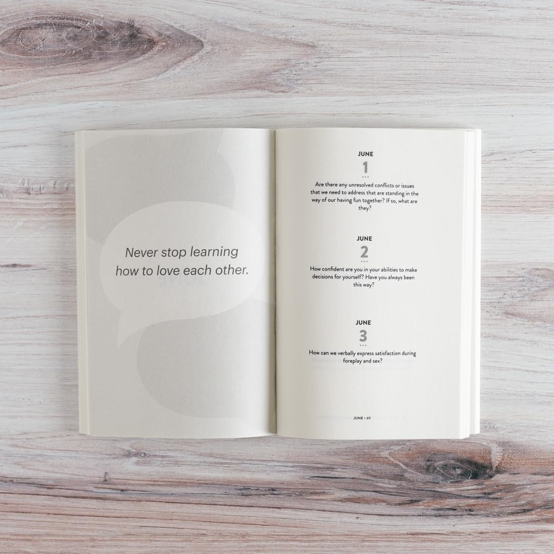 365 Connecting Questions for Couples (Revised and Updated): with 200 New Questio