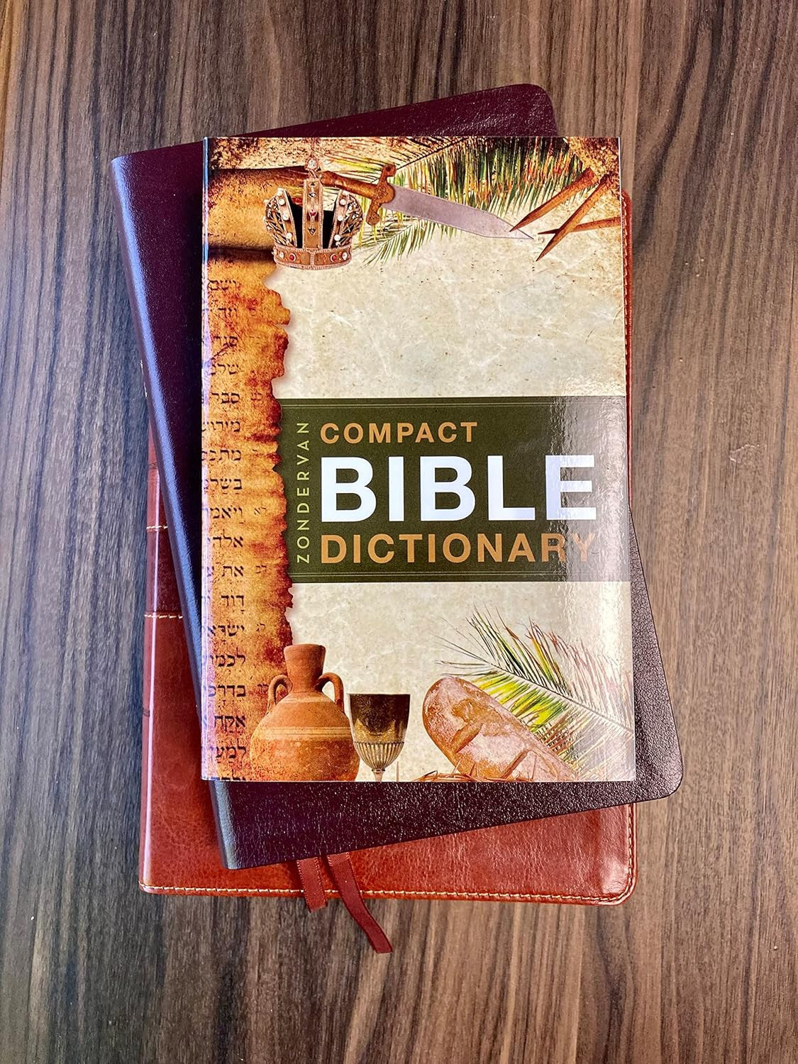 Zondervan Compact Bible Dictionary: A-To-Z Pocket Dictionary with over 5,000 Ent