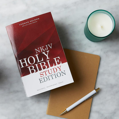 NKJV, Outreach Bible, Study Edition, Paperback: Holy Bible, New King James Versi