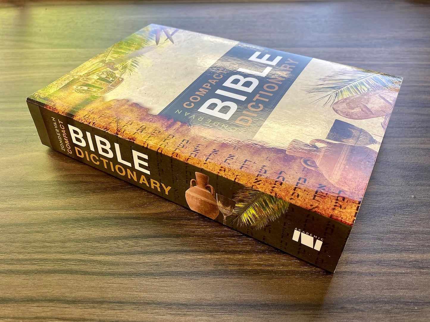 Zondervan Compact Bible Dictionary: A-To-Z Pocket Dictionary with over 5,000 Ent