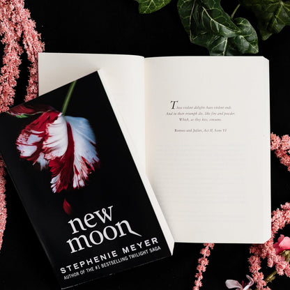 New Moon (The Twilight Saga, 2)