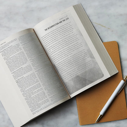 NKJV, Outreach Bible, Study Edition, Paperback: Holy Bible, New King James Versi