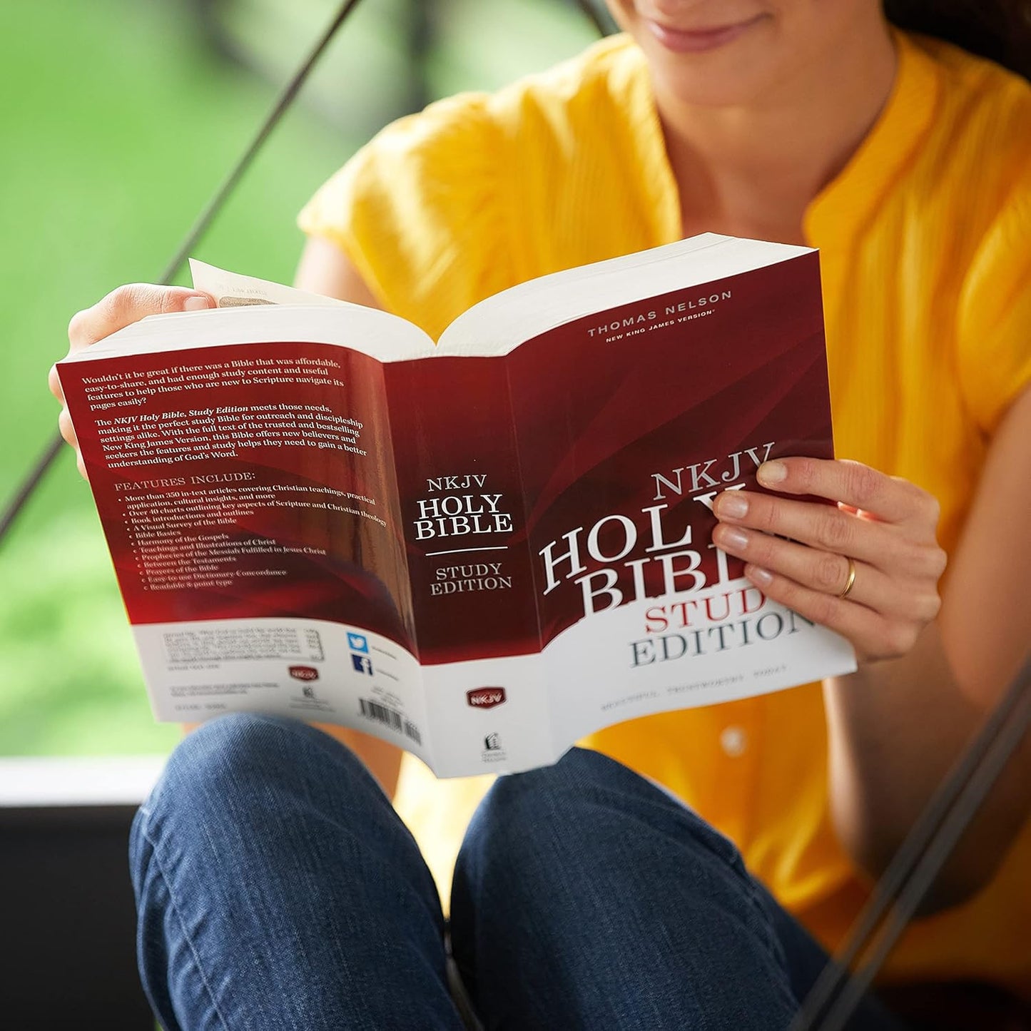 NKJV, Outreach Bible, Study Edition, Paperback: Holy Bible, New King James Versi