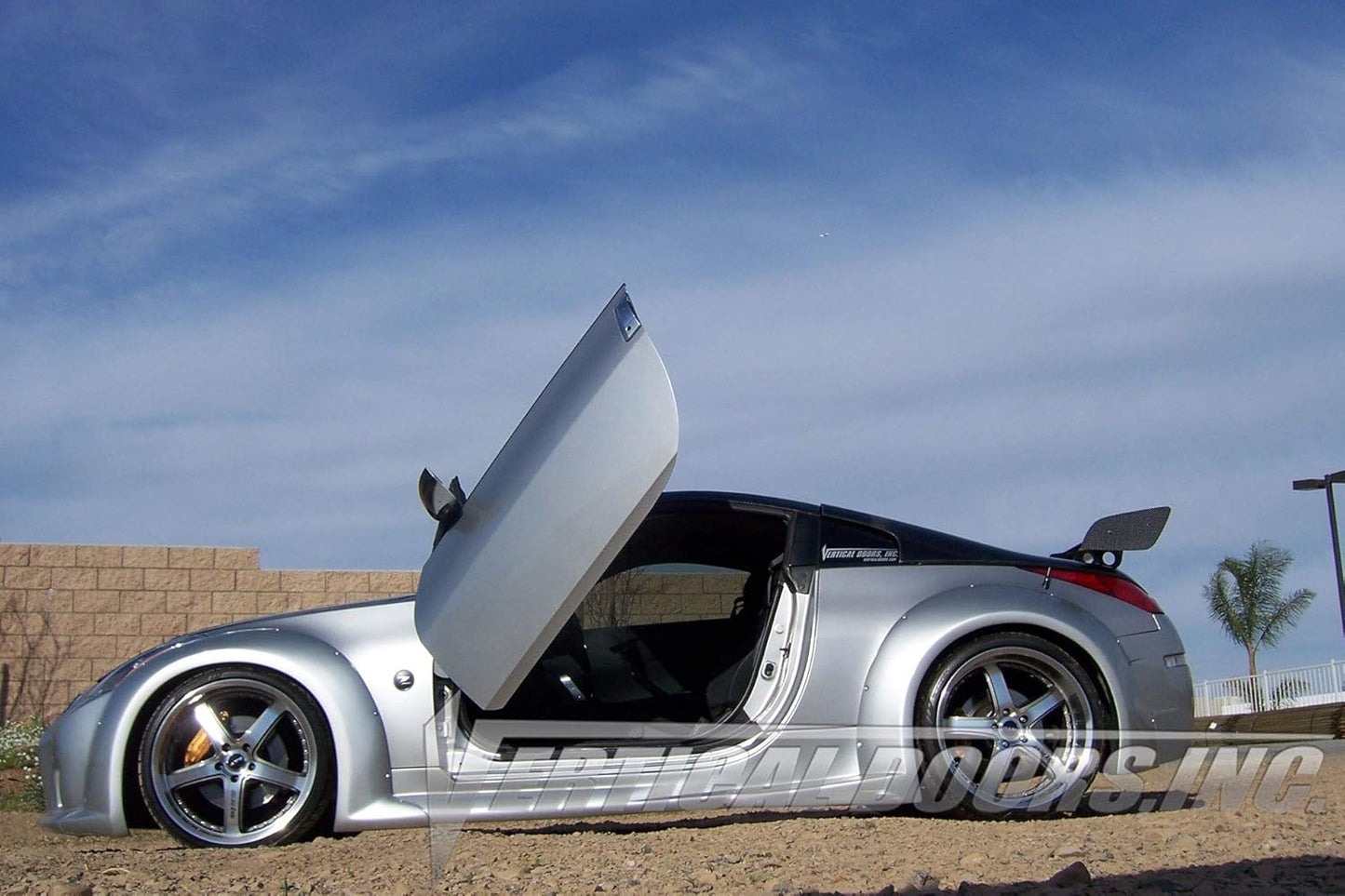 NISSAN 350Z 2DR Bolt-On Vertical Lambo Doors Kit VDCN3500309